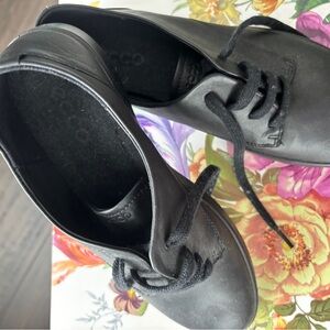 Ecco Classic Black Leather Shoes